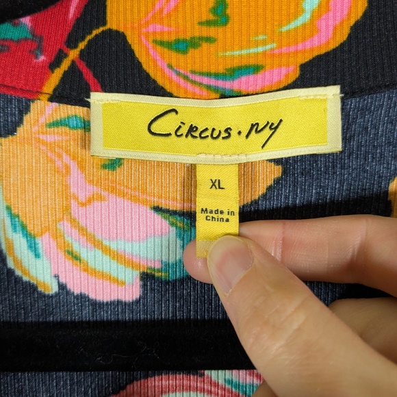 Circus NY Bright Floral Ribbed Stretch Top Size XL - Picture 4 of 4